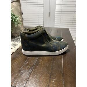 Blondo size 8 Glenda camouflage waterproof sneakers shoes